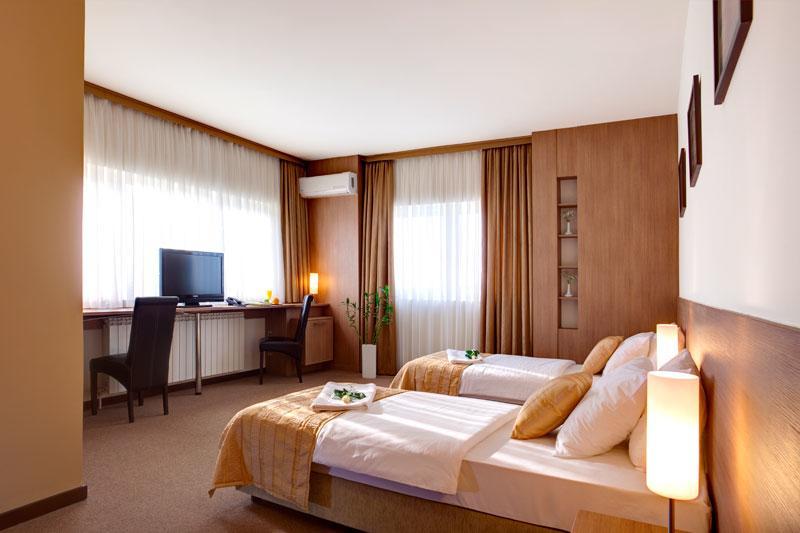Hotel Knezevina Vranić Buitenkant foto